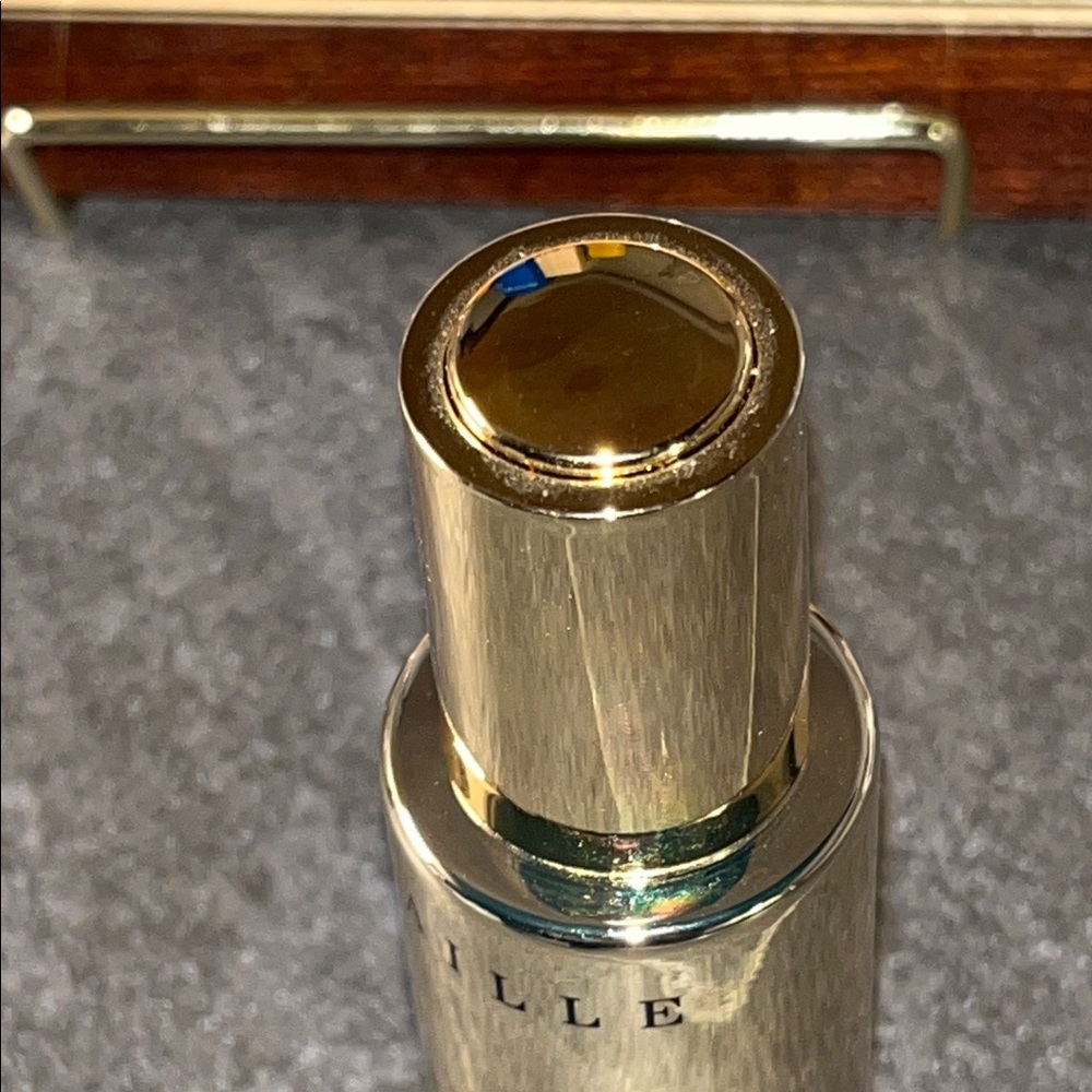 Chantecaille 24K Gold Serum - Picture 11 of 12